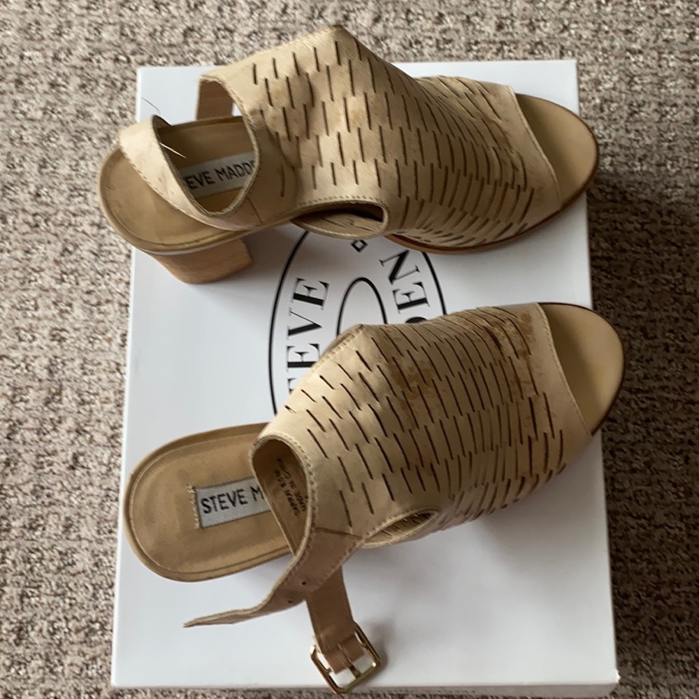 Steve Madden size 8.5 sandals. Have a rustic look on outside. Worn…